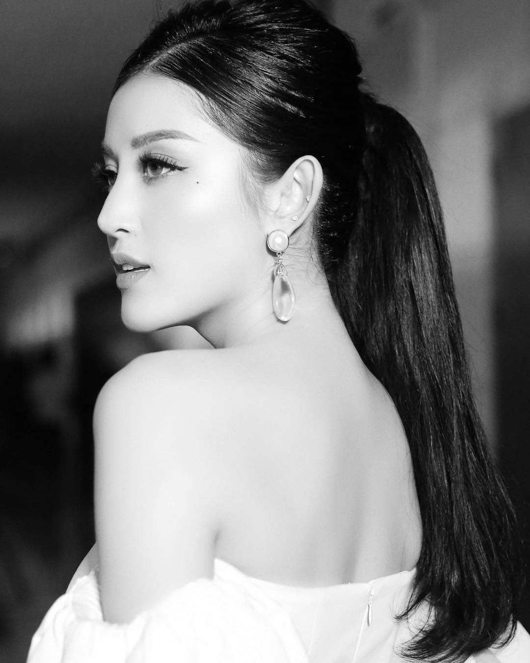 Sao Việt ngày 31/10: Hương Giang đính chính tin đồn được cầu hôn