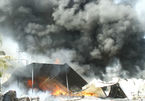 Cháy dữ dội tại công ty mút xốp rộng hàng ngàn mét vuông