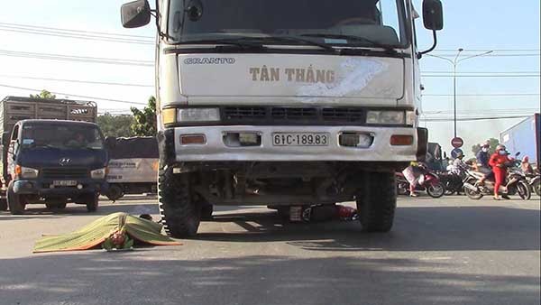 'Hung thần' xe ben liên tiếp cán chết người ở Bình Dương