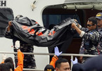 Vớt được hộp đen máy bay Indonesia, nhận dạng nạn nhân đầu tiên