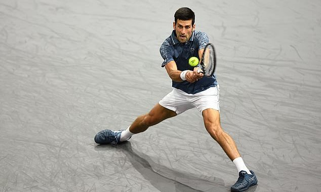 Djokovic vào tứ kết Paris Masters, chiếm ngôi số 1 của Nadal