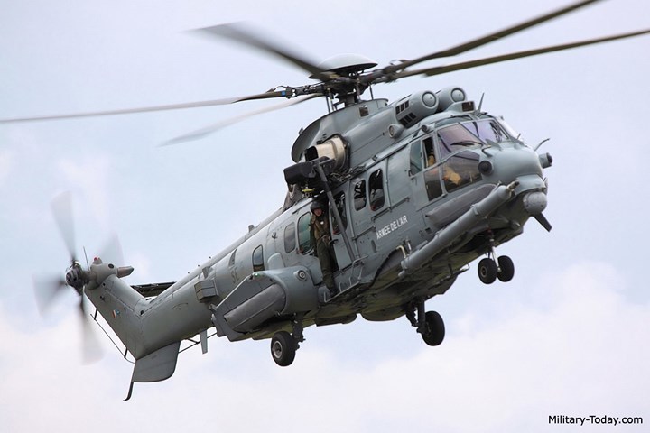 Sức mạnh trực thăng vận tải chiến thuật tầm xa EC-725 Caracal