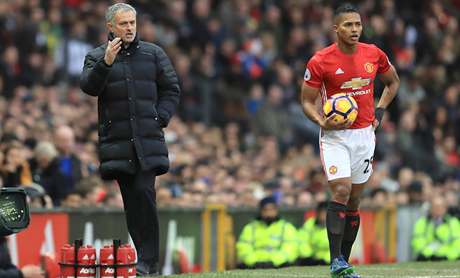 Đội trưởng MU bị Mourinho 'trù dập' vì hành động khó hiểu