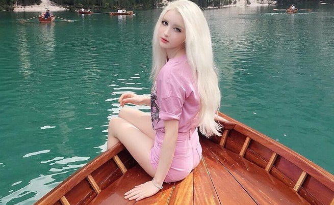 Hot girl 19 tuổi xinh như búp bê, được gọi là 'tiên nữ giáng trần'