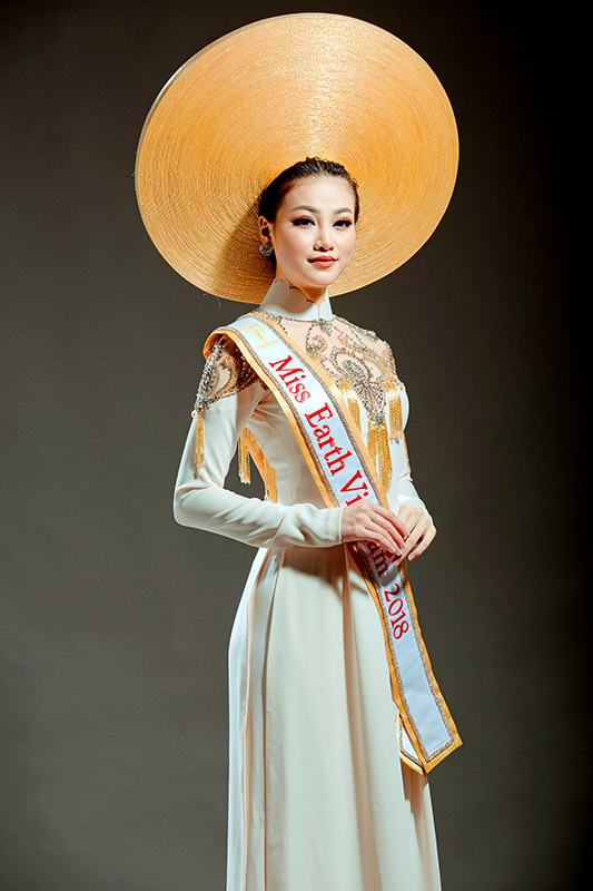 Nhan sắc nóng bỏng của mỹ nhân Việt đầu tiên đăng quang Miss Earth