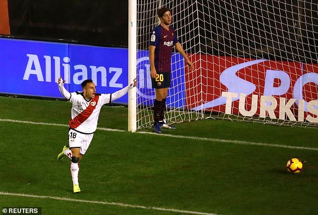 Suarez lại đóng vai người hùng, Barca thắng siêu kịch tính
