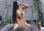 Kim Kardashian bị chê trách khi diện bikini cưỡi voi