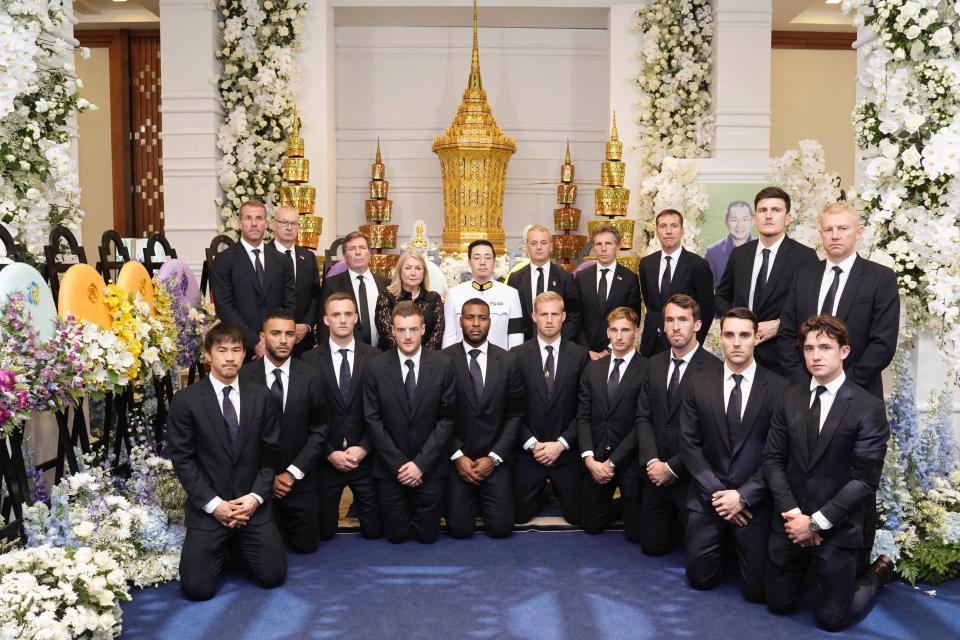 Cầu thủ Leicester viếng đám tang Chủ tịch Vichai ở Thái Lan