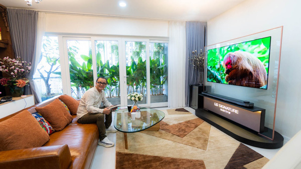 Kiến trúc sư chọn TV OLED 650 triệu làm đẹp phòng khách