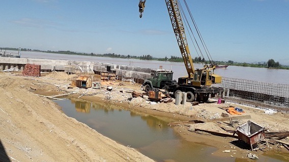 Doanh nghiệp chây ì tháo dỡ hàng nghìn m2 lấn chiếm sông Mã