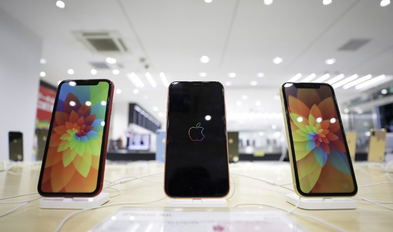Apple bất ngờ hủy nhiều dây chuyền sản xuất iPhone XR