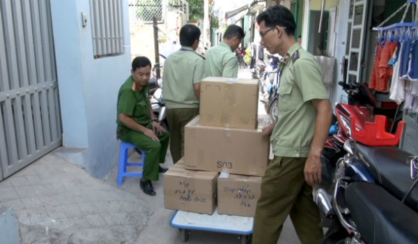 Hàng ngàn chai sữa dưỡng thể 'đội lốt' hàng ngoại ở Sài Gòn