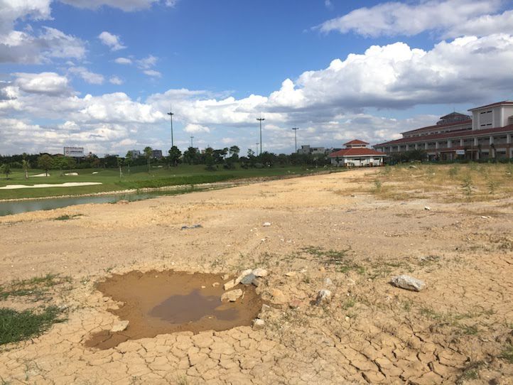 Không được lấy đất sân golf để xây nhà ở thương mại