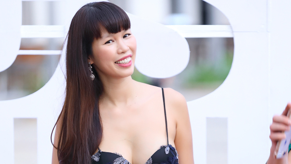 Hà Anh tái xuất gợi cảm sau hơn 4 tháng sinh con