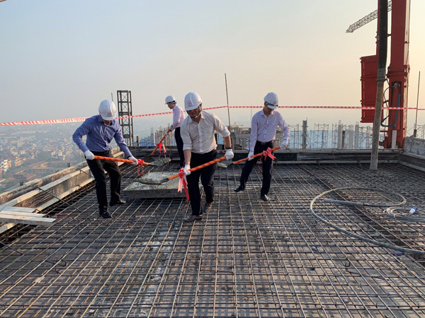 Hanoi Homeland cất nóc sau một năm thi công