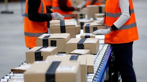 Amazon thuê ít nhân công hơn ở mùa lễ 2018: Robot sắp lên ngôi?