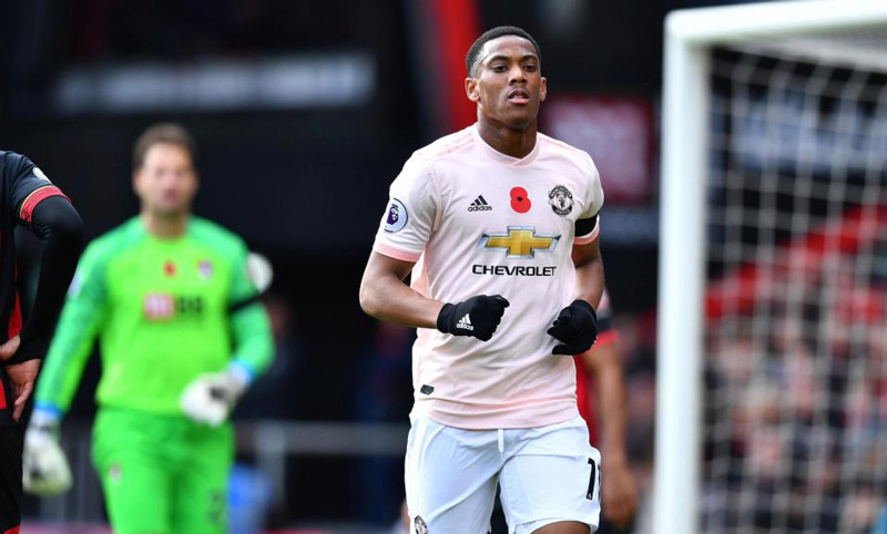 MU tăng lương cực khủng giữ chân Martial