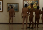 50 người ở trần đi xem triển lãm tranh khỏa thân