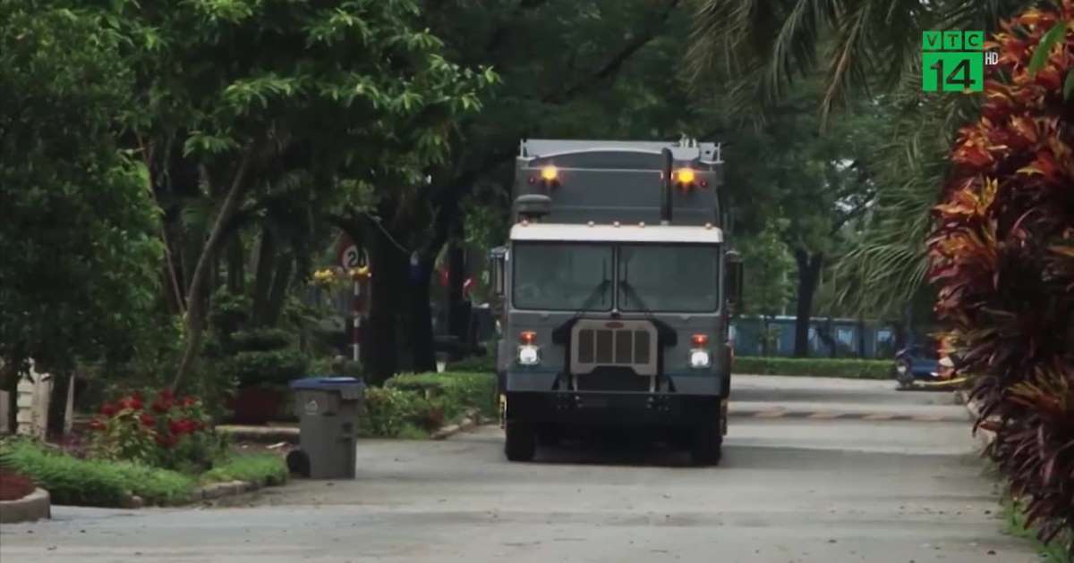 Cận cảnh siêu xe chở rác 10 tỷ, có camera, biết... tỏa hương