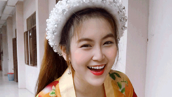 Nữ sinh sư phạm làm mẫu nội y: Chọn nghề giáo để được bình yên