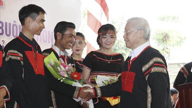 Tổng bí thư, Chủ tịch nước với đồng bào các buôn, thôn ở Đắk Lắk