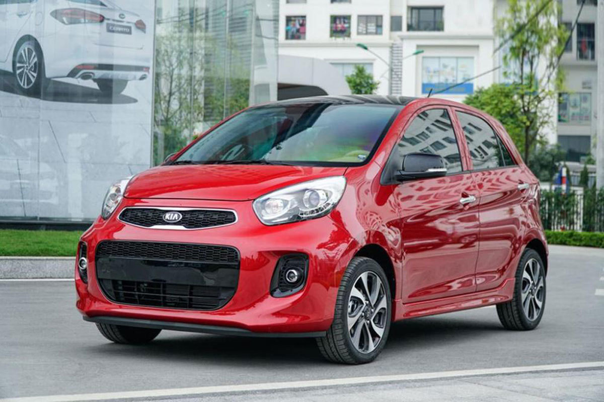 Cả loạt ô tô bất ngờ thi nhau tăng giá bán