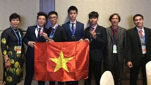 Lần đầu tiên Việt Nam giành huy chương Vàng Olympic Thiên văn học quốc tế