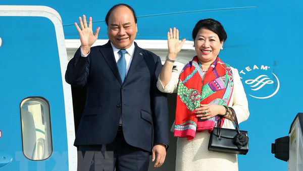 Thủ tướng lên đường dự hội nghị Cấp cao ASEAN 33