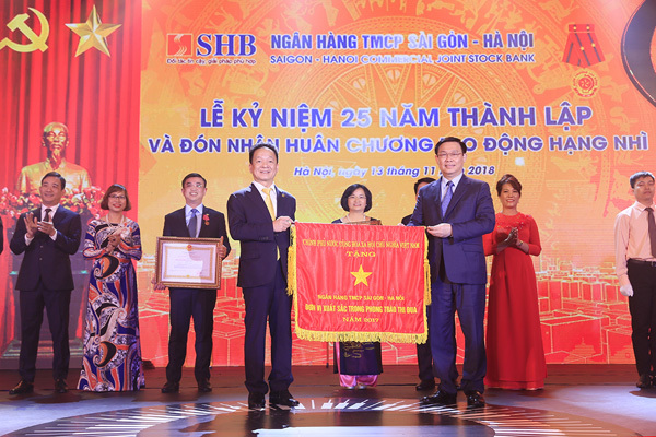 SHB đón nhận Huân chương Lao động hạng Nhì