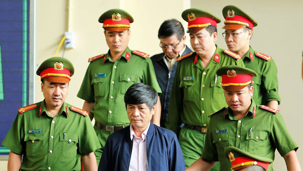Sau Phan Văn Vĩnh, bị cáo Nguyễn Thanh Hóa được chuyển vào phòng y tế