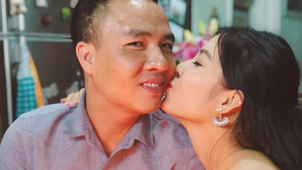 MC Hoàng Linh úp mở chia tay hôn phu, nhận là người 2 đời chồng