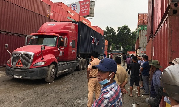 Lùi xe container gây tai nạn chết người trong cảng ở Sài Gòn