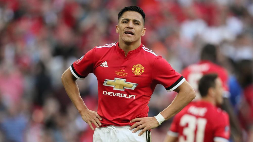 Sanchez và Bailly ra yêu sách với MU, Everton chiêu mộ Smalling