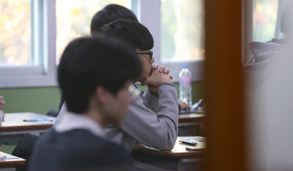 Hàng không Hàn Quốc tạm dừng hoạt động trong ngày thi đại học hôm nay