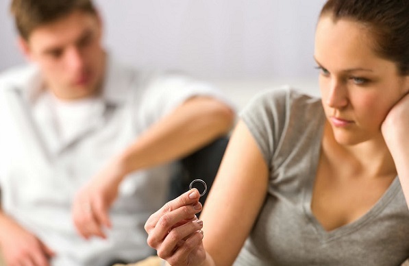 Vợ trẻ ấm ức vì chồng cặp bồ vừa già vừa xấu
