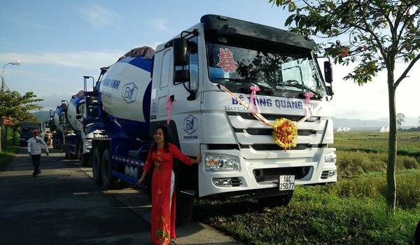Nhà trai đến xin dâu bằng dàn xe trộn bê tông gây xôn xao đất Mỏ