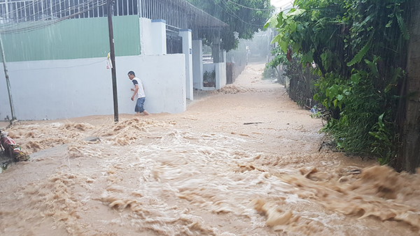 Bão số 9 đổ bộ, Nha Trang tiếp tục đối mặt nguy cơ ngập lụt