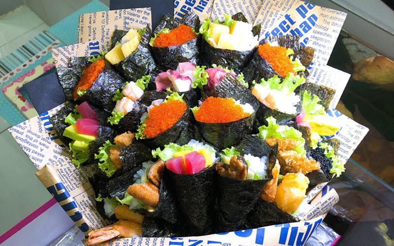 Phụ huynh chi gần chục triệu đồng mua bó hoa sushi tặng giáo viên