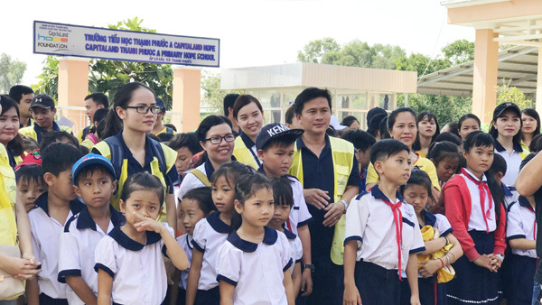 1000 học bổng cho HS CapitaLand Hope Schools dịp 20/11