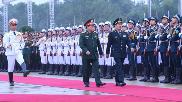 Lễ đón Bộ trưởng Quốc phòng Trung Quốc nơi cửa khẩu