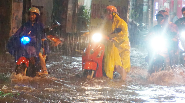 Bão trùng triều cường dâng cao, Sài Gòn có nguy cơ ngập nặng