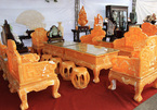 'Choáng' với bộ bàn ghế 8 tỷ làm từ 50 tấn ngọc của đại gia Việt