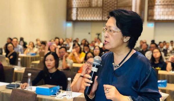 "Có thông minh hiếu học, nhưng đã đến lúc phải thay đổi"