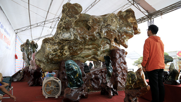 'Quái thú' chục tấn tiền tỷ vi vu vào Nam ra Bắc, dân chơi phát sốt