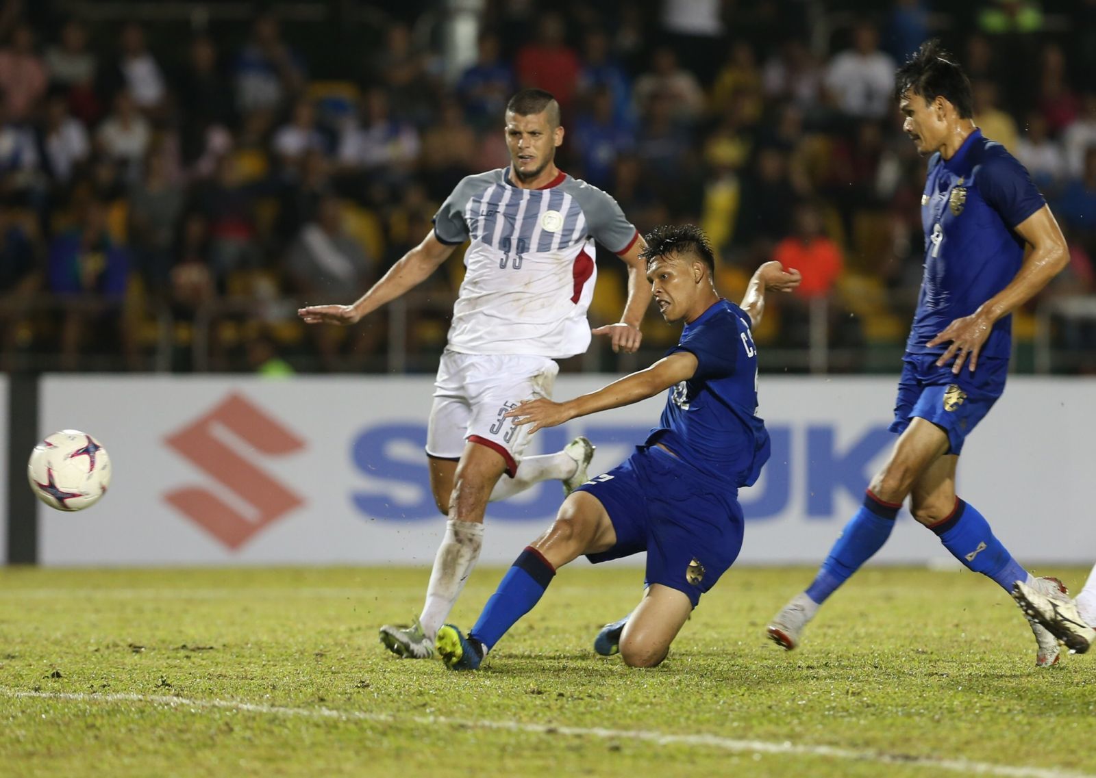 HLV Thái Lan gạt nỗi lo bị loại, quyết vô địch AFF Cup