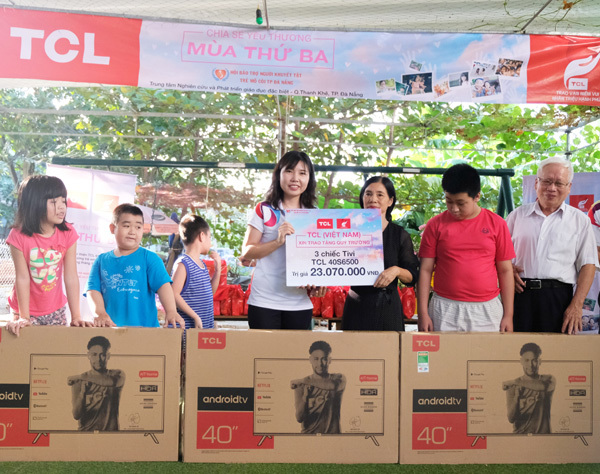 TCL tặng tivi cho trường trẻ mồ côi ở Đà Nẵng