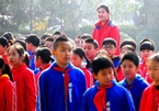 Cô bé Trung Quốc 11 tuổi cao 2,1 m: Vẫn học tập, vui chơi bình thường