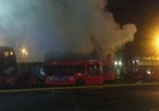 Hơn chục xe buýt bốc cháy ngùn ngụt ở London