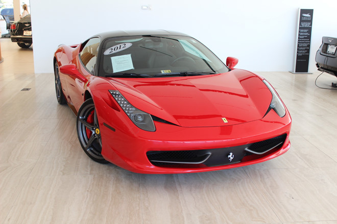 Đòi bãi xe bồi thường 19.500 USD vì làm móp Ferrari 458