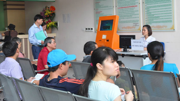 Đăng kí khám, chữa bệnh: chỉ cần quẹt thẻ, click chuột